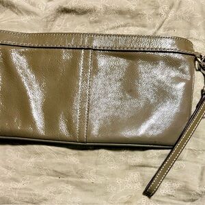 COACH Elegant Olive 🫒 Green Leather Clutch